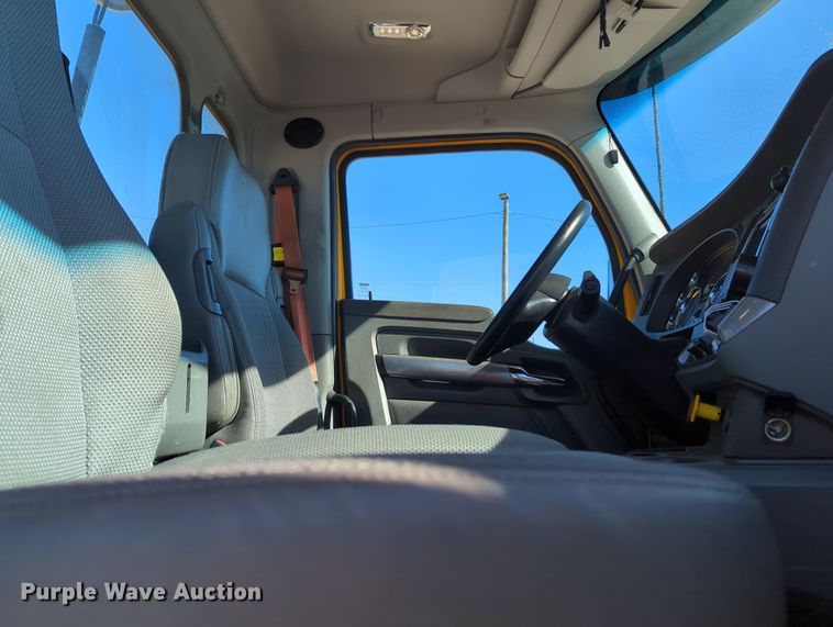 image for item OL9138 2019 Kenworth T680  semi truck