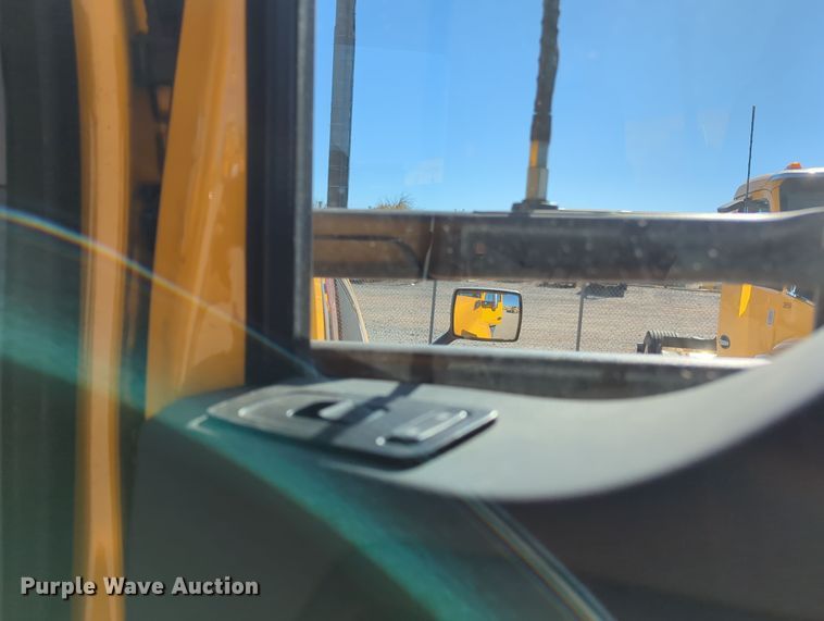 image for item OL9138 2019 Kenworth T680  semi truck