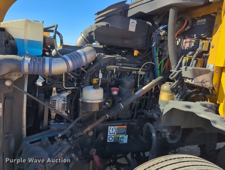 image for item OL9138 2019 Kenworth T680  semi truck