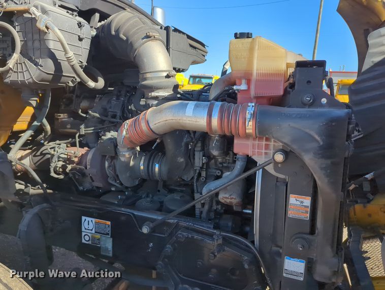 image for item OL9138 2019 Kenworth T680  semi truck