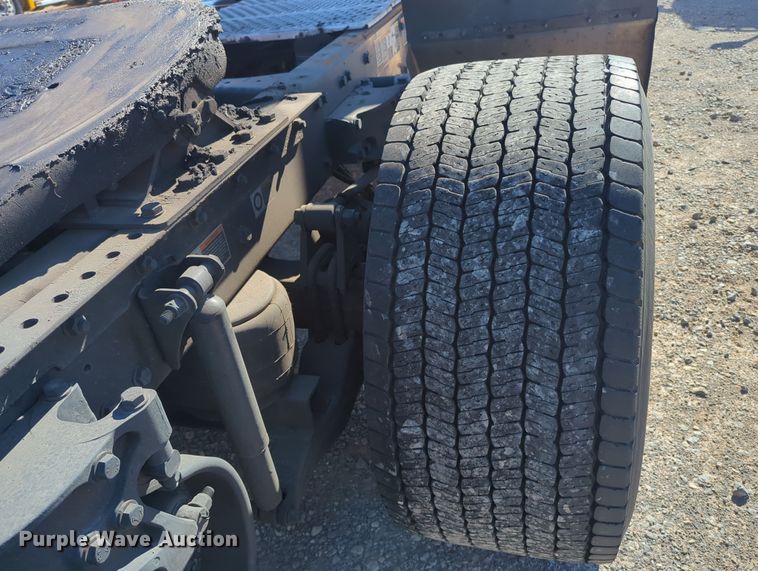 image for item OL9138 2019 Kenworth T680  semi truck