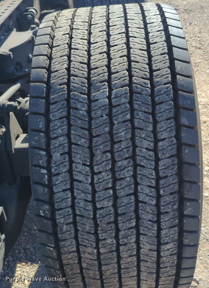 image for item OL9138 2019 Kenworth T680  semi truck