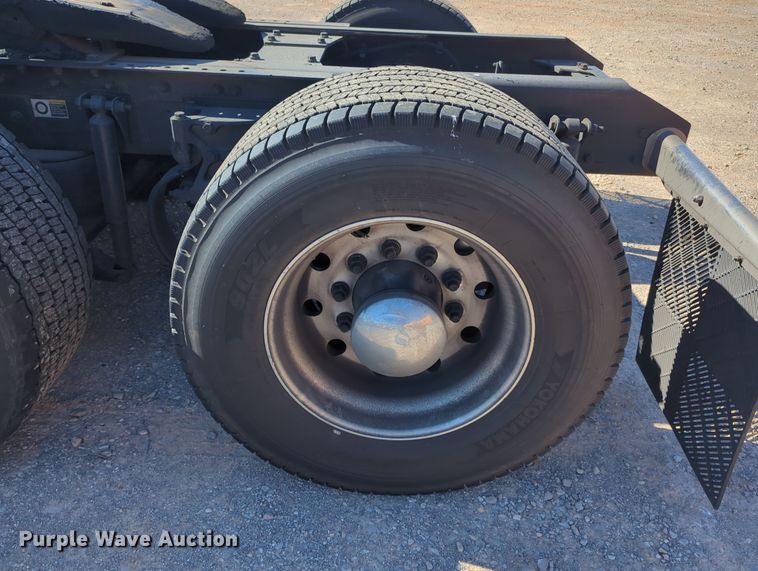 image for item OL9138 2019 Kenworth T680  semi truck