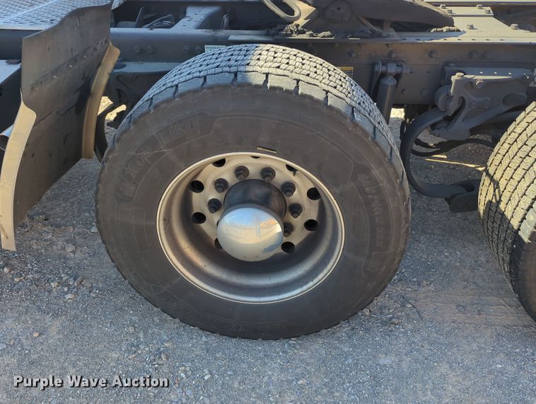 image for item OL9138 2019 Kenworth T680  semi truck