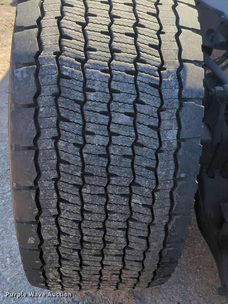 image for item OL9138 2019 Kenworth T680  semi truck