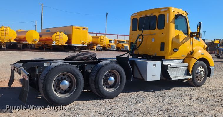 image for item OL9145 2019 Kenworth T680  semi truck