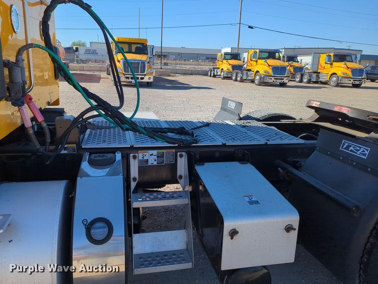 image for item OL9145 2019 Kenworth T680  semi truck