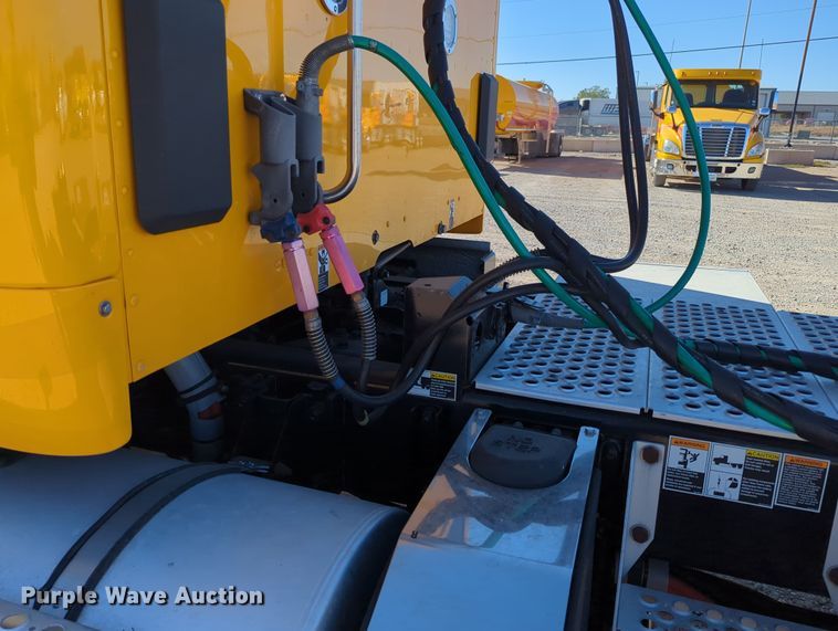 image for item OL9145 2019 Kenworth T680  semi truck