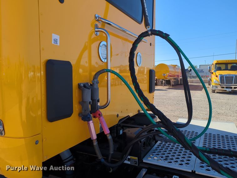 image for item OL9145 2019 Kenworth T680  semi truck