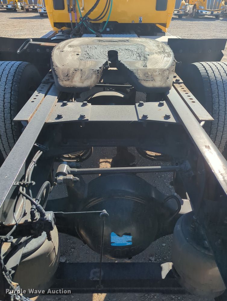 image for item OL9145 2019 Kenworth T680  semi truck