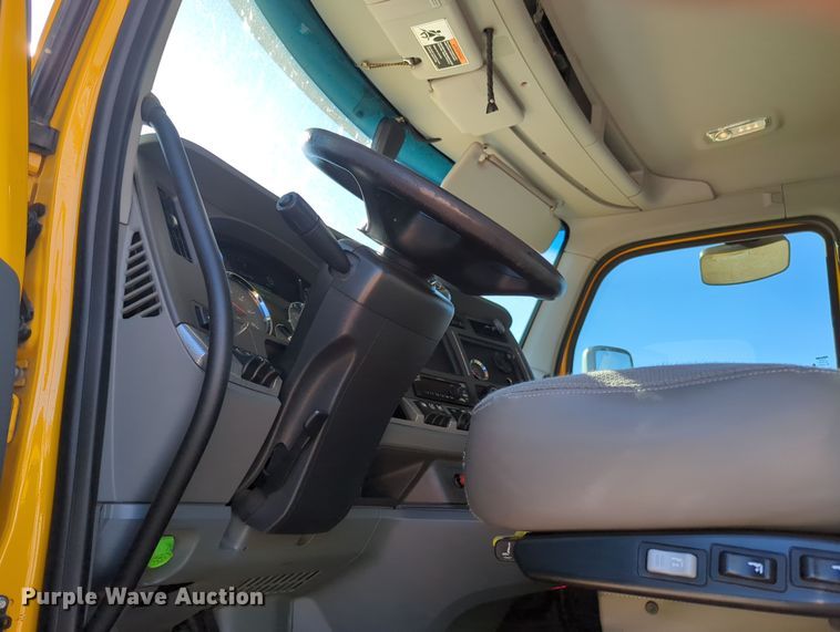 image for item OL9145 2019 Kenworth T680  semi truck