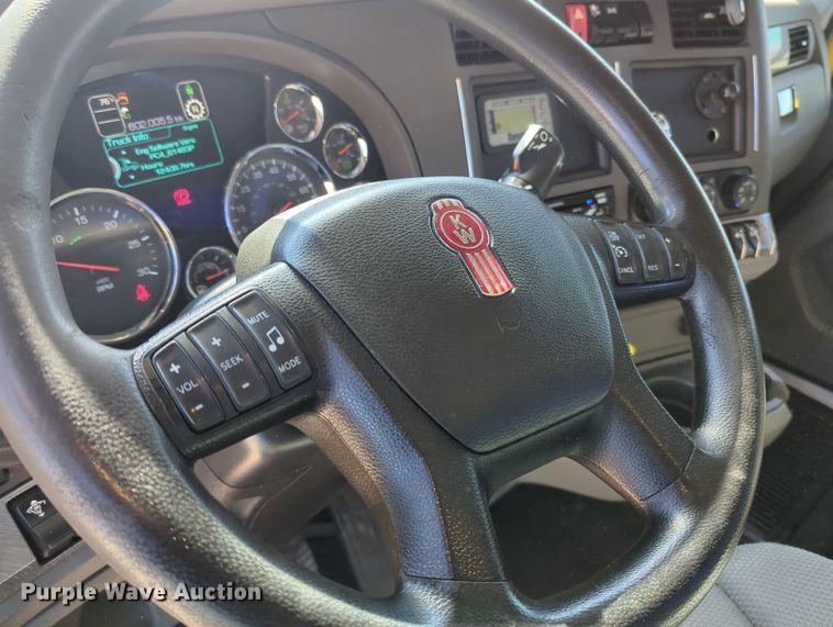 image for item OL9145 2019 Kenworth T680  semi truck