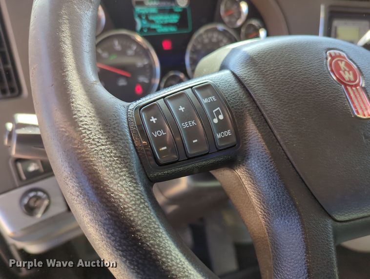 image for item OL9145 2019 Kenworth T680  semi truck