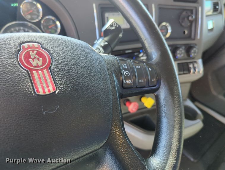 image for item OL9145 2019 Kenworth T680  semi truck