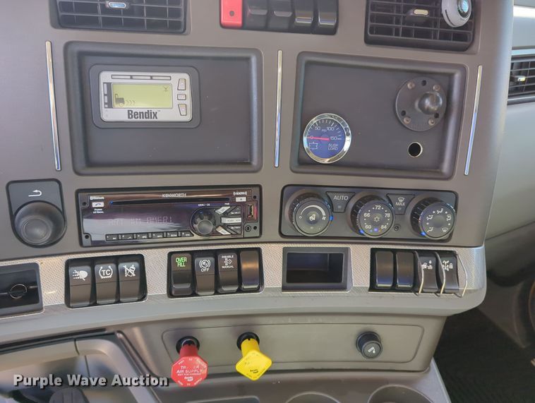 image for item OL9145 2019 Kenworth T680  semi truck