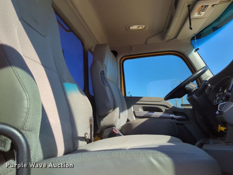 image for item OL9145 2019 Kenworth T680  semi truck