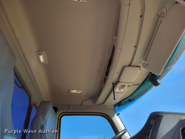 image for item OL9145 2019 Kenworth T680  semi truck