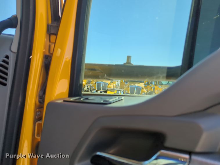 image for item OL9145 2019 Kenworth T680  semi truck