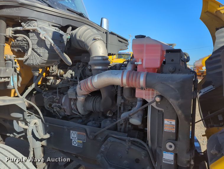 image for item OL9145 2019 Kenworth T680  semi truck