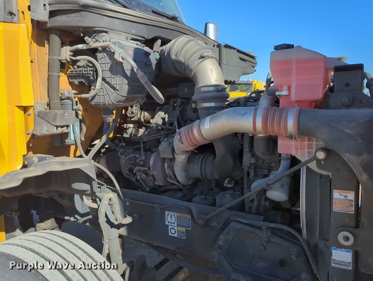 image for item OL9145 2019 Kenworth T680  semi truck