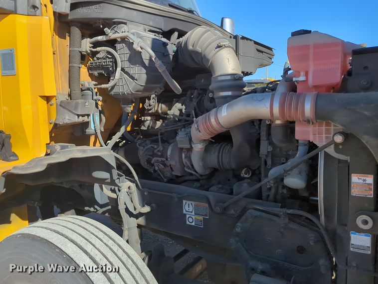 image for item OL9145 2019 Kenworth T680  semi truck