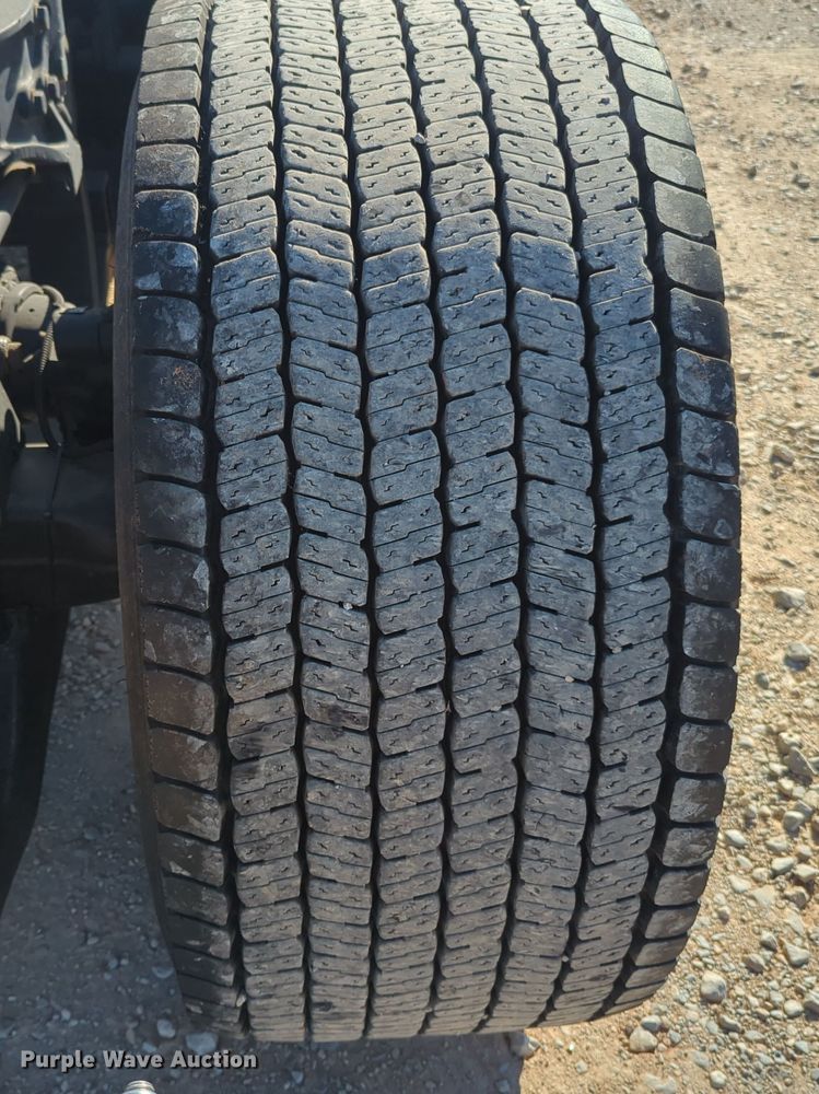 image for item OL9145 2019 Kenworth T680  semi truck