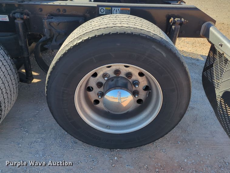 image for item OL9145 2019 Kenworth T680  semi truck