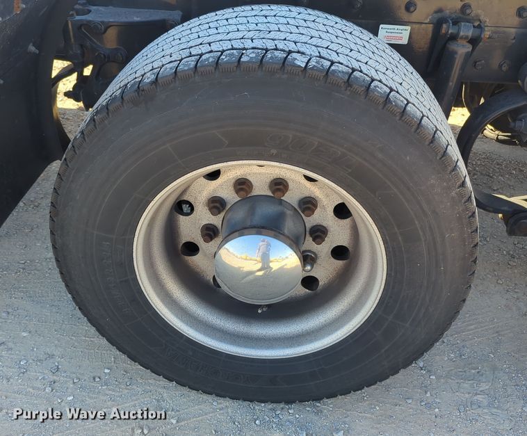 image for item OL9145 2019 Kenworth T680  semi truck