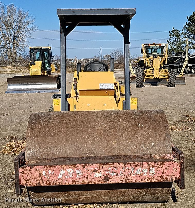 image for item DQ8470 1998 DynaPac CA141D single drum vibratory roller