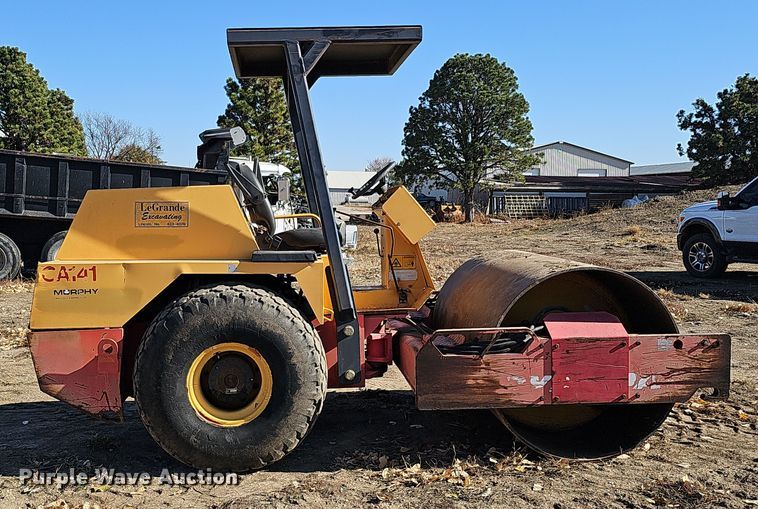 image for item DQ8470 1998 DynaPac CA141D single drum vibratory roller