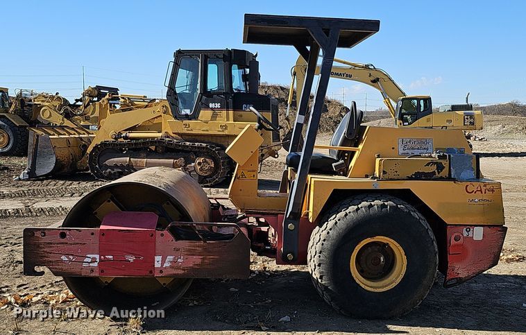 image for item DQ8470 1998 DynaPac CA141D single drum vibratory roller