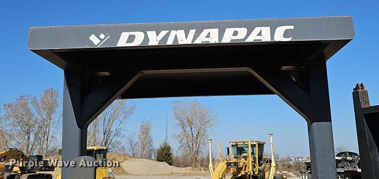 image for item DQ8470 1998 DynaPac CA141D single drum vibratory roller