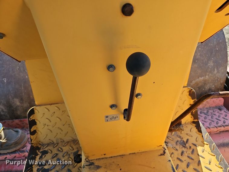 image for item DQ8470 1998 DynaPac CA141D single drum vibratory roller