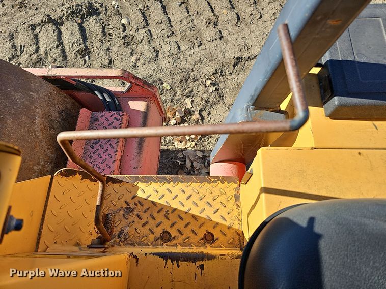 image for item DQ8470 1998 DynaPac CA141D single drum vibratory roller