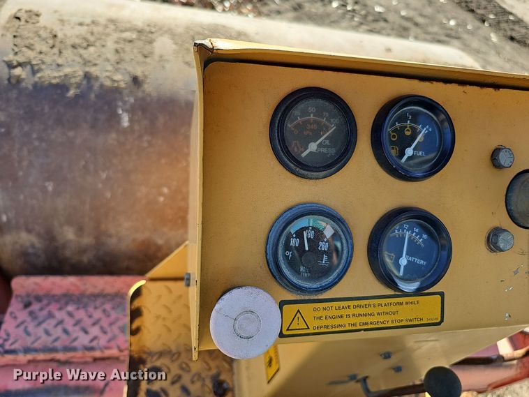 image for item DQ8470 1998 DynaPac CA141D single drum vibratory roller