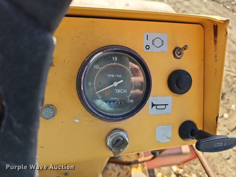 image for item DQ8470 1998 DynaPac CA141D single drum vibratory roller