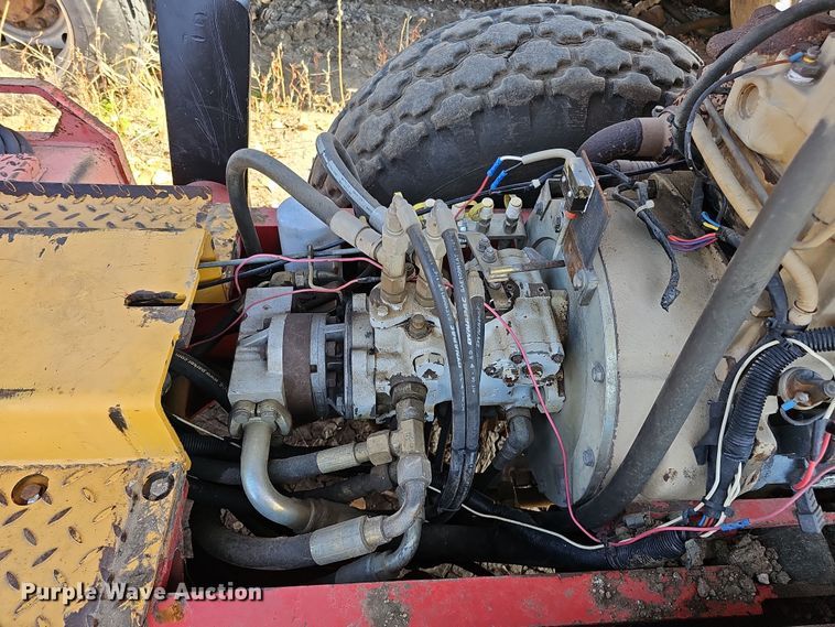 image for item DQ8470 1998 DynaPac CA141D single drum vibratory roller