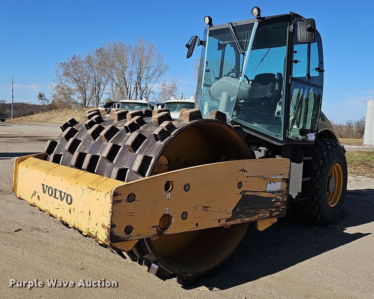 image for item DQ8471 2012 Volvo SD100D single drum vibratory roller