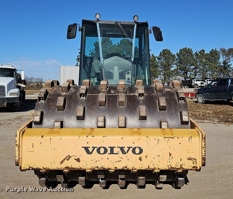 image for item DQ8471 2012 Volvo SD100D single drum vibratory roller