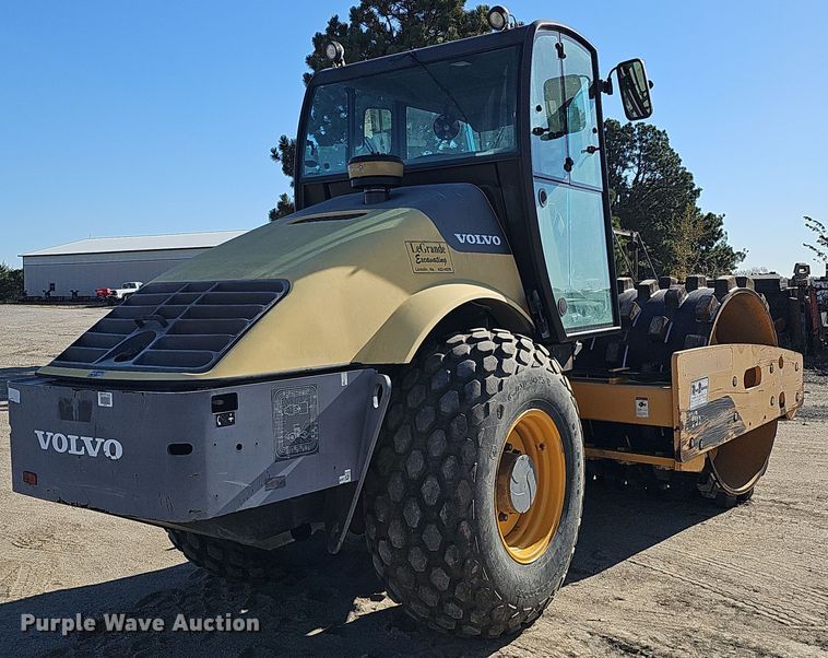 image for item DQ8471 2012 Volvo SD100D single drum vibratory roller