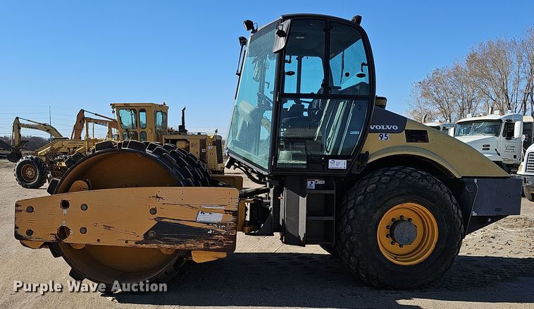 image for item DQ8471 2012 Volvo SD100D single drum vibratory roller