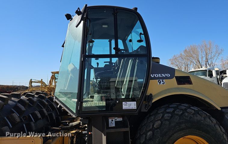 image for item DQ8471 2012 Volvo SD100D single drum vibratory roller