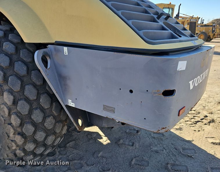 image for item DQ8471 2012 Volvo SD100D single drum vibratory roller