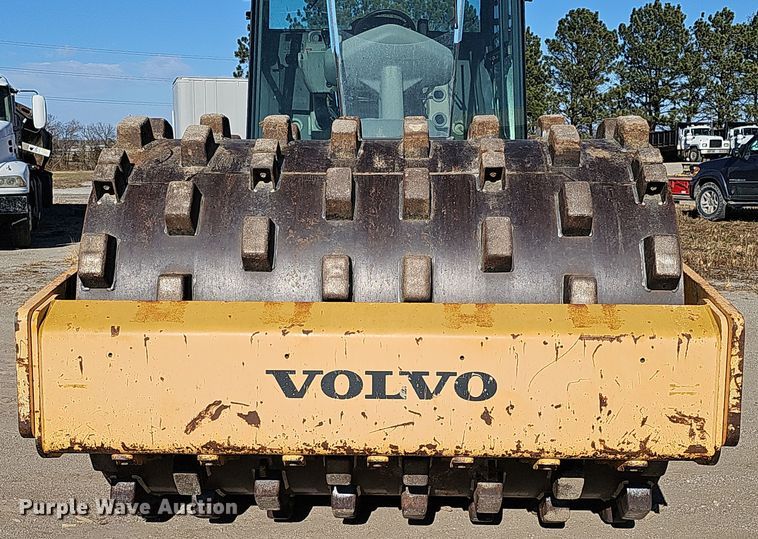 image for item DQ8471 2012 Volvo SD100D single drum vibratory roller