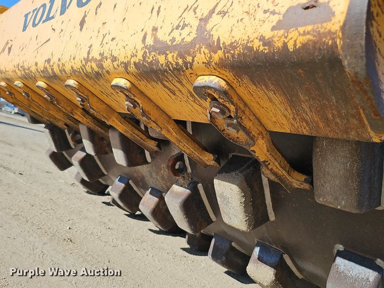 image for item DQ8471 2012 Volvo SD100D single drum vibratory roller
