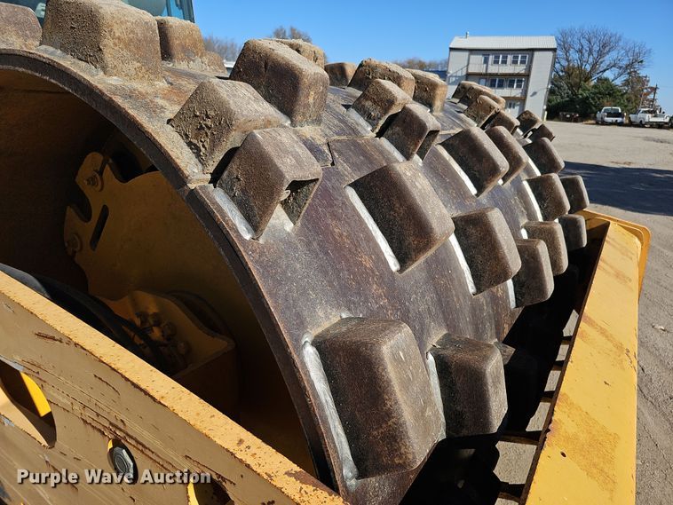 image for item DQ8471 2012 Volvo SD100D single drum vibratory roller