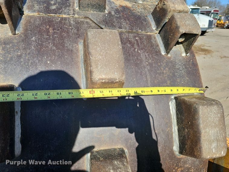 image for item DQ8471 2012 Volvo SD100D single drum vibratory roller