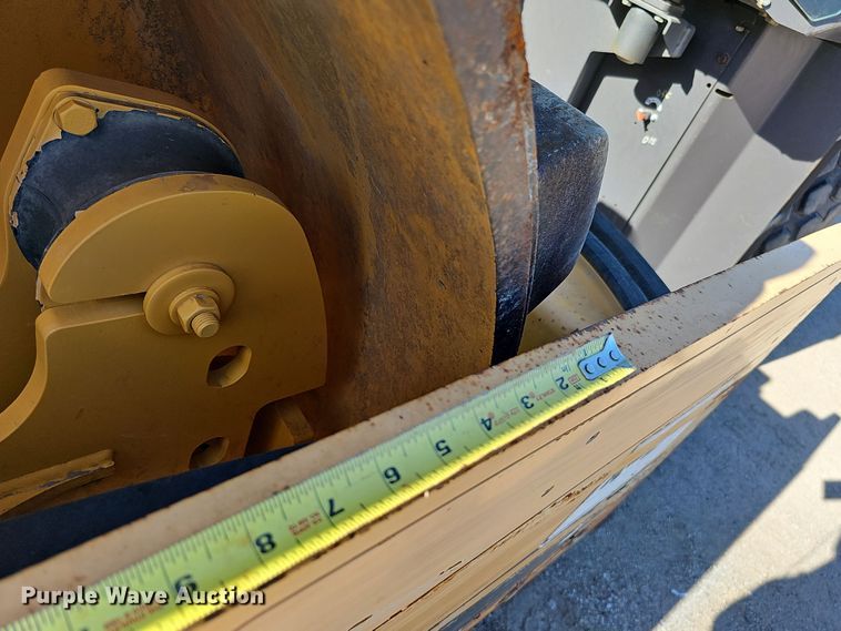 image for item DQ8471 2012 Volvo SD100D single drum vibratory roller