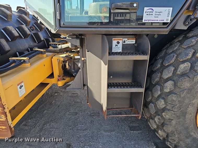 image for item DQ8471 2012 Volvo SD100D single drum vibratory roller