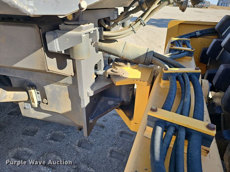 image for item DQ8471 2012 Volvo SD100D single drum vibratory roller